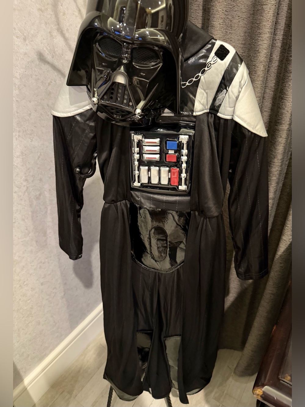 Star Wars Kids Black Darth Vader Costume with Mask size 7-8 like new. Never used